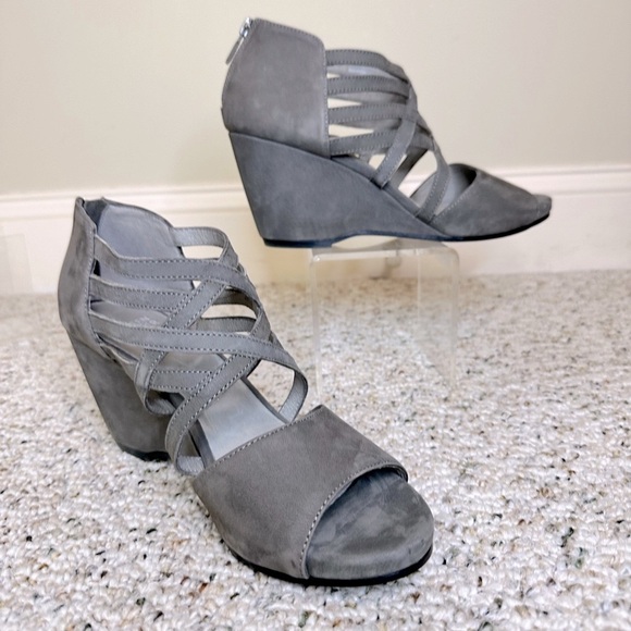 Eileen Fisher Vero Cuoio Caged Suede Wedge Sandals Womens 9 Gray Heel Zip Up - Picture 2 of 10
